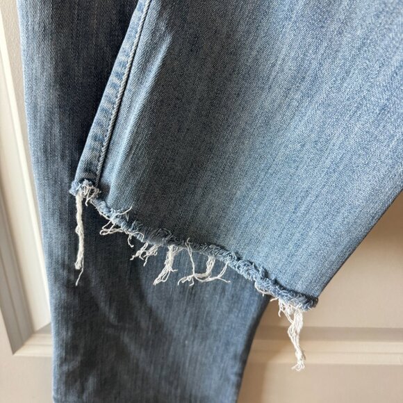 MOTHER The Rascal Ankle Snippet Mid Rise Crop Jeans in Tinge Light Wash - Picture 6 of 10